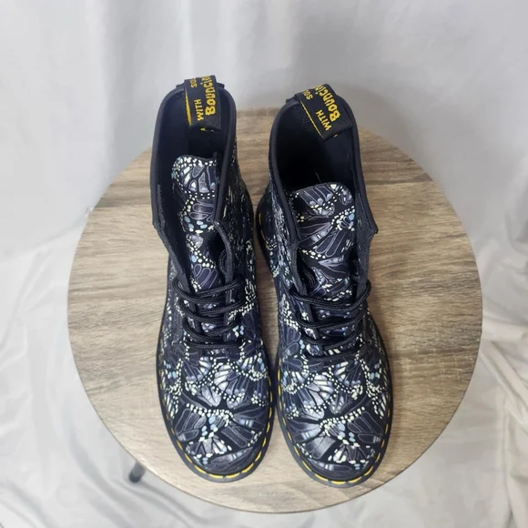 Women’s Dr. Martens 1460 Suede 8-Eye Boot Butterfly Gray Boots Shoes 7 Classic - Picture 3 of 11